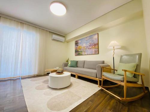 Agia Paraskevi Apartamento | 地铁站旁，免费停车，安静舒适街区，精品两卧室大露台公寓，治安好