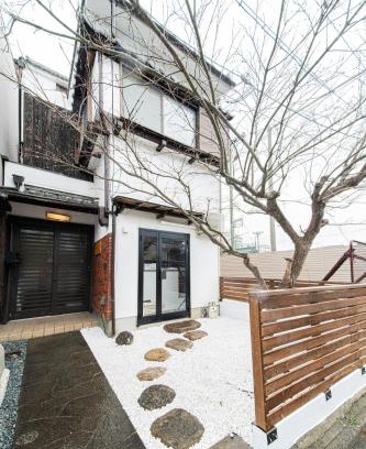 Shijo Villa | 夏様四条大宮 四条大宮駅5分 京都市中心部 一棟一組貸切 広い庭付き一戸建て