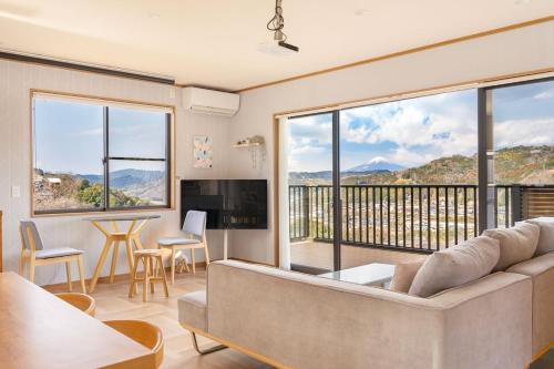 Izu Casa | 天然温泉-富士山パノラマビュー-プライベートデッキで非日常体験を-伊豆の温泉付き貸別荘-中伊豆noie
