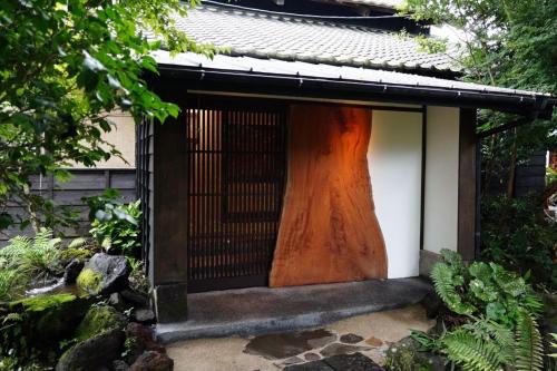 Aso Apartamento | 寝室から一望できる阿蘇山の絶景!築200年の歴史ある米蔵をリノベーションした一棟貸しの宿