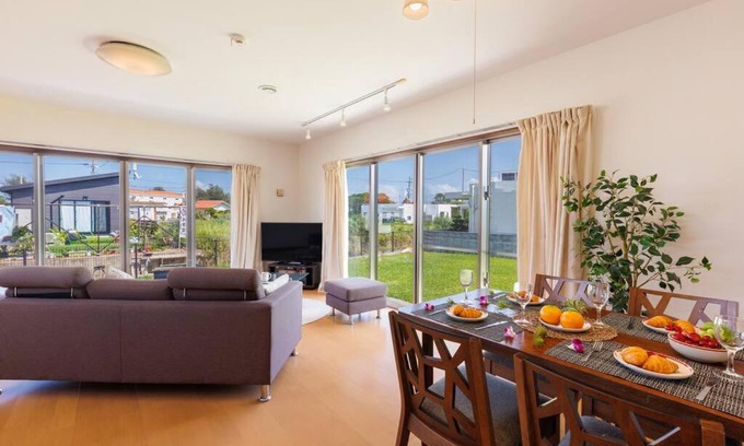Sumuide Casa | 庭付き一棟貸 ビーチまで3分 宇利島車で7分 最大8人 Luana house