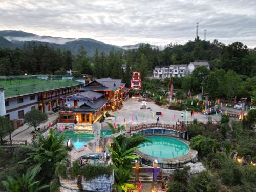 Wulingyuan Casa | 张家界熊风艺术园森林有约民宿