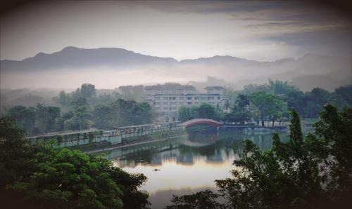 Dongshan District Complejo | 柳營尖山埤 Liuying Jianshanpi Resort