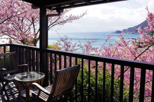 Kawazu Hotel | 桐のかほり咲楽