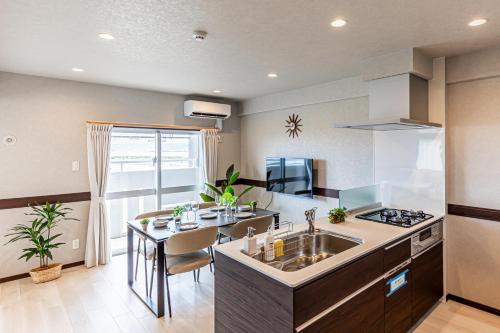 Yonabaru Apartamento | 海の見える高層階グループファミリー歓迎コストコ近くThe琉球タワー9A