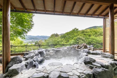 Izu Casa | 温泉宿のんびり イーハトーヴ中伊豆 天然温泉&展望露天風呂 非日常空間を愉しむ 1棟貸切宿
