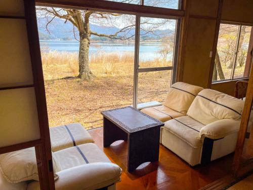 Fujikawaguchiko Villa | 湖畔に佇む河口湖を一望できる絶景の宿 湖畔コテージ smile