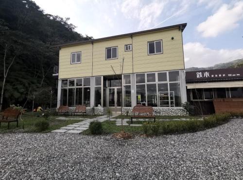Datong Otro | 鉄木彩虹小屋