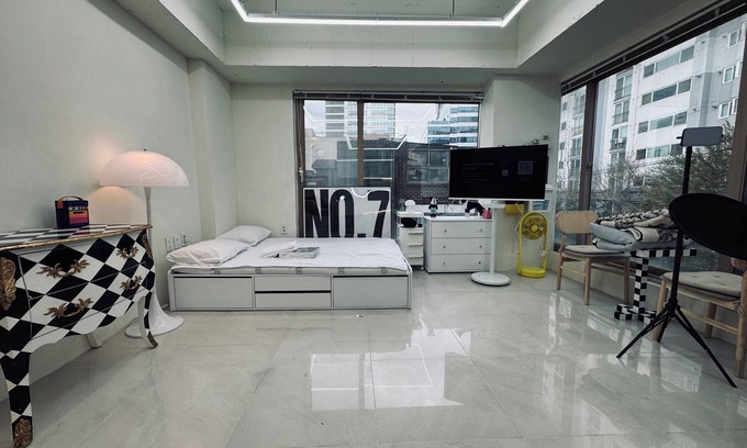 Seongsu Apartamento | 사Atelier Seongsu Riverside Loft Cherry Blossom Road Han River airport bus