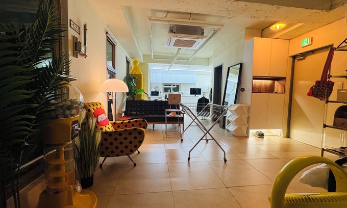 Seongsu Apartamento | 삼Atelier Seongsu Riverside Loft Cherry Blossom Road Han River airport bus