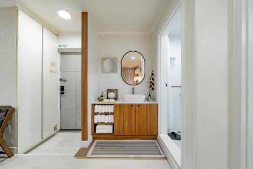 Yeoksam Apartamento | 신규오픈,서울 강남 Seoul Kangnam,2룸,2화장실,전객실에어컨설치,무료주차,럭셔리풀옵션,강남테헤란로,코엑스,강남성형외과,대치동학원가,강남세브란스,서울삼성병원,비즈니스