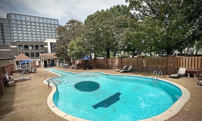 Midtown Condominio | 0.5 mile Easy Walk To Downtown, Pool, Free Parking, Close To Vanderbilt