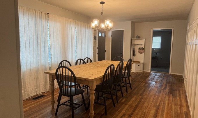 Ellettsville Casa | 0 cleaning fee- Spacious Ranch in quiet neighborhood 12 minutes to IU