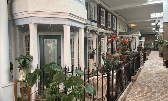 Lorain Apartamento | #01 Discover an exciting adventure in historic downtown Lorain.
