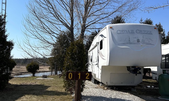 Stokes Bay Casa | # 01 Experience the Ultimate Sunset Adventure; Trailer on the Water!