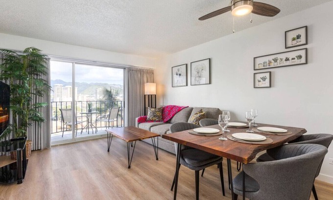 McCully - Moiliili Apartamento | 01 FREE Parking/10 min beach/2br-Waikiki/Ala Moana