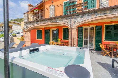 Casarza Ligure Apartamento | 044b - Villetta Moderna 01-24D con VASCA IDROMASSAGGIO in giardino, solo 15 minuti dal Mare e Spiaggia - Posto Auto GRATUITO