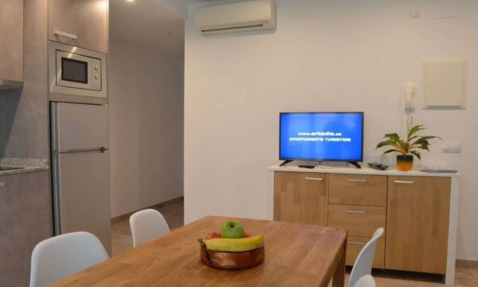 Centro de Roses Apartamento | 1.1 NUEVO en centro ROSES con WI-FI, AC y TV sat a 60 m MAR