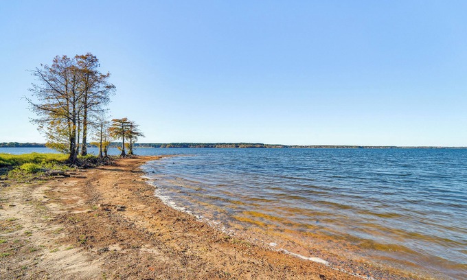 Zwolle Casa | 1/2 Mi to Toledo Bend Lake: Water-View Retreat