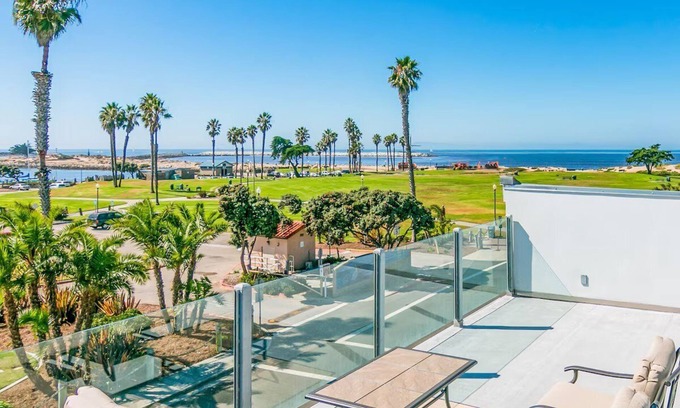 Pierpont Bay Casa | 1-2 Min Walk To Beach, Ocean Views W/Rooftop Deck