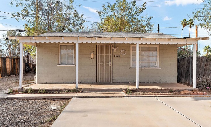 Mesa Apartamento | 1.3 Miles from Downtown