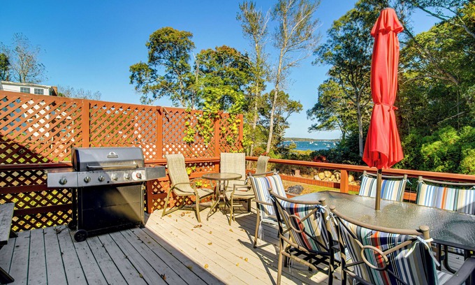 Cotuit Casa | 1/4 Mi to Beach: Home w/ Cotuit Bay View!