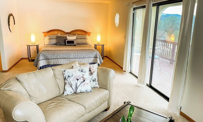 Mariposa Apartamento | 1.5 Bedroom suite overlooking Shooting Star Ranch