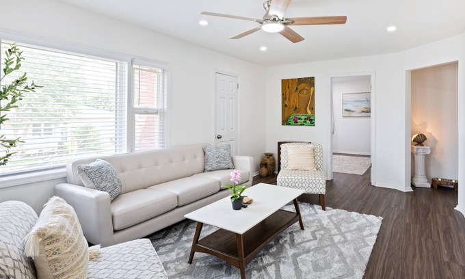 New Brunswick Casa | 1.5 mi to Rutgers University, RWJ, Saint Peter's, Pet Friendly, Laundry, Parking
