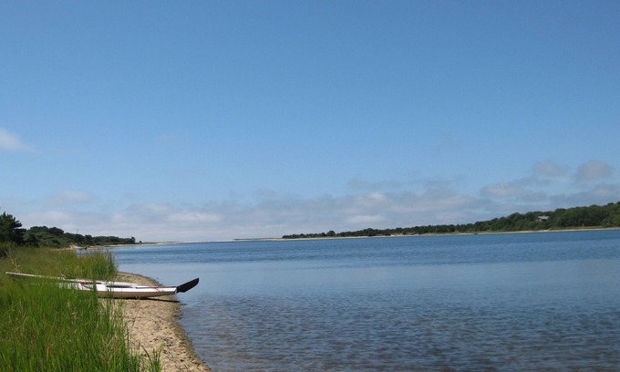 West Tisbury Casa | 1,500' Shore on Deep Bottom Cove, Tisbury Great Pond