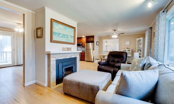 East Greenwich Casa | 1 Acre, Central Air, Firepit, Fenced Yard, Patio, Dishwasher, Washer/Dryer