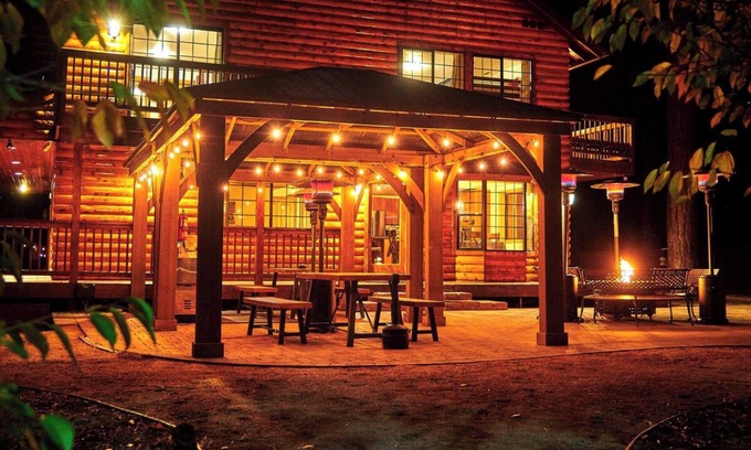 Big Bear Casa | FranksFort: 1. ¡Propiedad de 38 Acres Resort con spa, voleibol de playa, herraduras, billar y más!