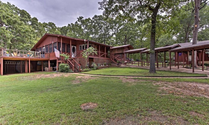 Log Cabin Casa | 1-Acre Rustic Lake Resort with Outdoor Entertainment