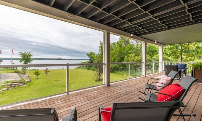 Gannon Village Casa | 1 Acre Waterfront Property with Two Hot Tubs on Pigeon Lake