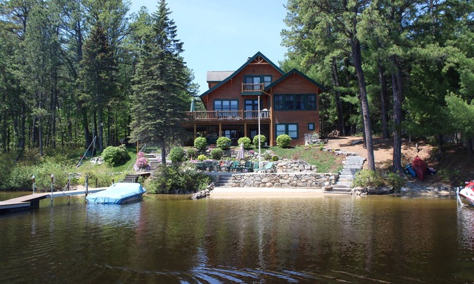 Freedom Casa | 1 AUGUST 2025 WEEK AVAILABLE! Ossipee Lake house-sandy beach & panoramic views!