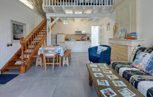 La Gripperie-Saint-Symphorien Casa | 1 Bedroom Cozy Home In La-Gripperie-Saint-Sym