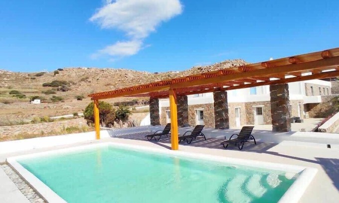 Plintri Apartamento | 1 Bd Emerald Apt with Sparkling Shared Pool