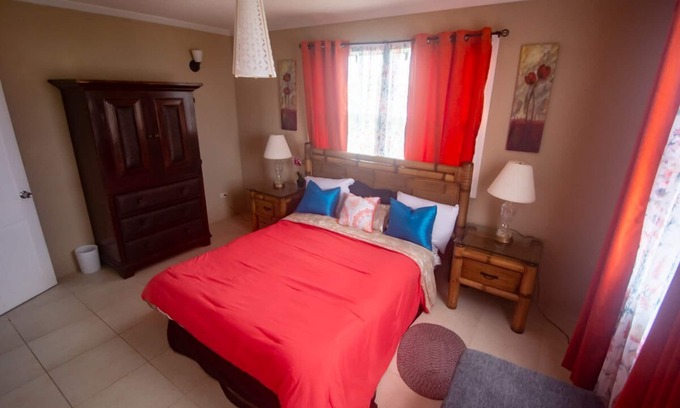 Fortescue Apartamento | 1 bdrm apartment with atlantic ocean views, beach 4mins