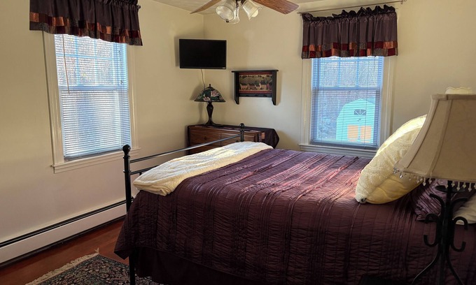 Millbury Apartamento | 1 bdrm, Central Worcester/Boston, Qeen Anne at the Ellen Elizabeth Estates