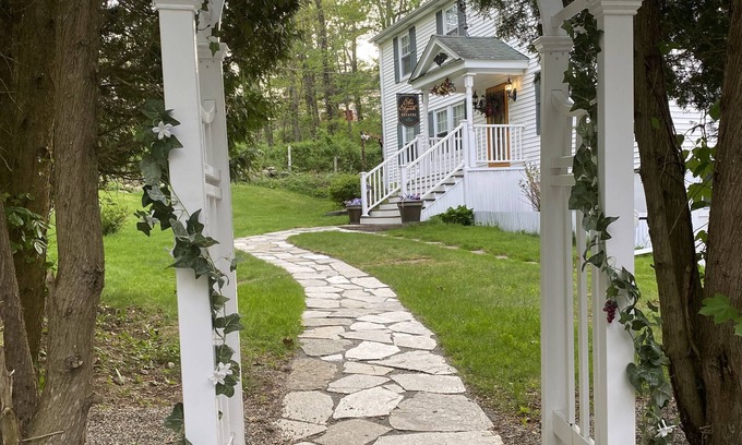 Millbury Apartamento | 1 bdrm Garden Apt. Villa Setting, Ctrl Worcester/Boston, Ellen Elizabeth Est.