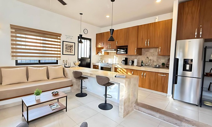 San Antonio Tlayacapan Casa | 1 Bdrm Guesthouse - Walk to Everything - Roof Top Patio-bbq - Short Stay Welcome