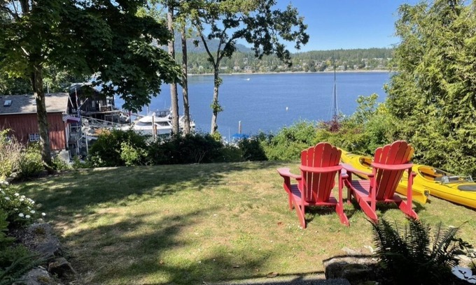 North Saanich Casa | 1 Bdrm Oceanfront B&B w ocean views and easy ocean access. Great for couple.