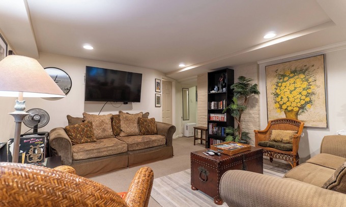 Audubon Apartamento | HERMOSO SUITE - DOS HABITACIONES 1150 SQ FT, AUDUBON PARK, TULANE, SAFE, WIFI