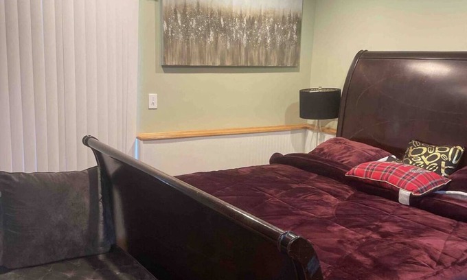 Eatontown Casa | 1 beautiful master bedroom , bathroom ( Not an entire house )
