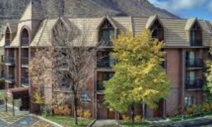 Historic Downtown Durango Complejo | 1 Bed/1 Bath Deluxe Durango, CO!