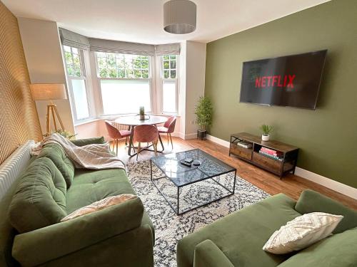 Yeovil Apartamento | 1 Bed & 1 Sofa Bed Alpine Style Ground Floor Apartment