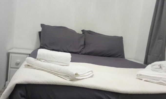 Newquay Chalet De Esquí | 1-Bed Chalet, Sleeps 2, Parking, Pets Allowed
