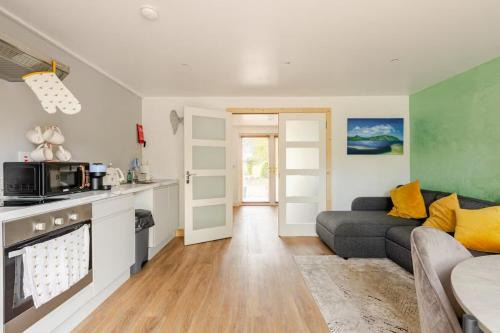 County Meath Apartamento | 1-Bed Cosy Country Retreat- Sleeps 5 Emerald Park