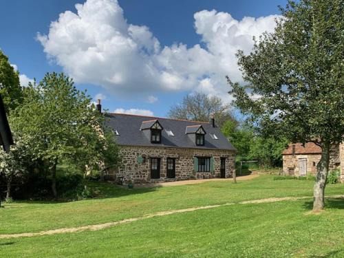 Ambrieres-les-Vallees Casa | 1 Bed Cottage - Sleeps 2 - Garden - Parking - Wifi