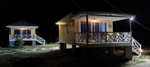 Codrington Casa | 1 Bed Cottage Sleeps 2 - Pet Friendly - Ocean View