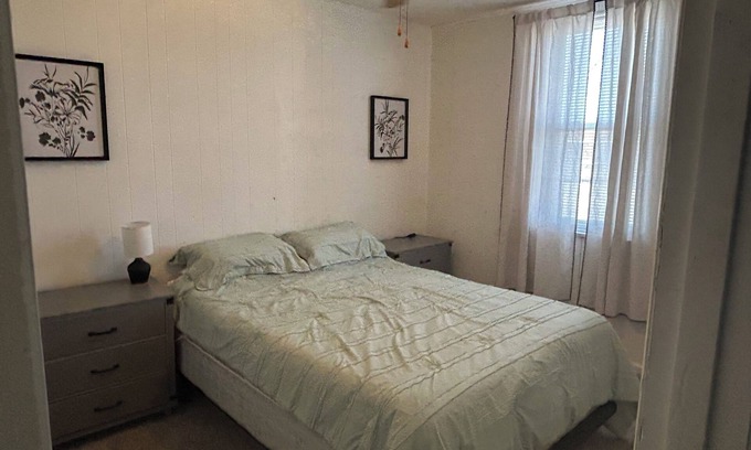 Belleville Apartamento | 1 bed duplex near downtown Belleville next to heart garden and long story coffee
